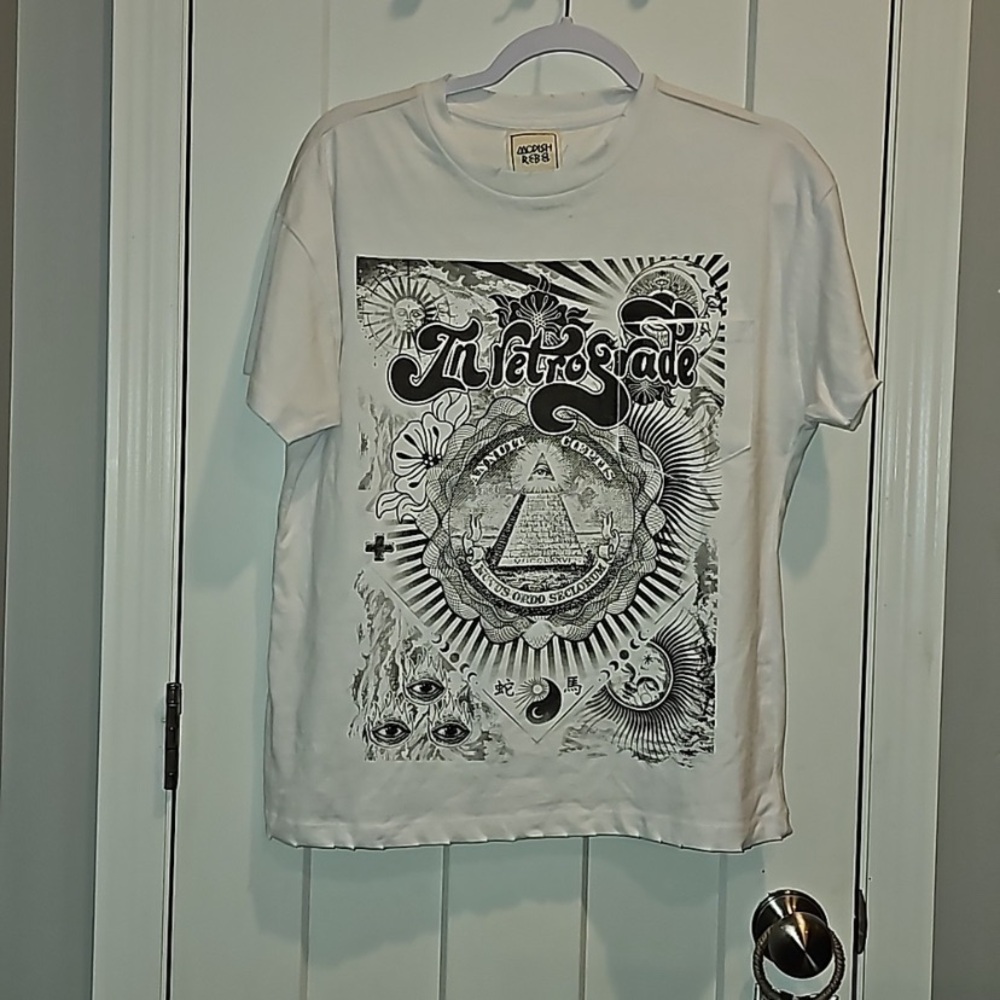 Womens Modish Rebel Graphic short sleeve size medium